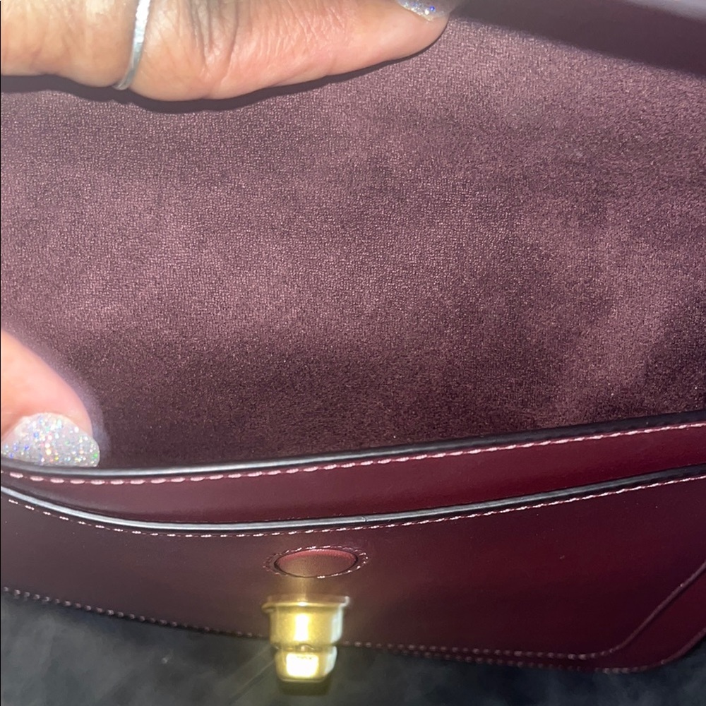 Coach Madison shoulder nah Elegant Burgundy Shoulder Bag with Gold Accents - Picture 8 of 14